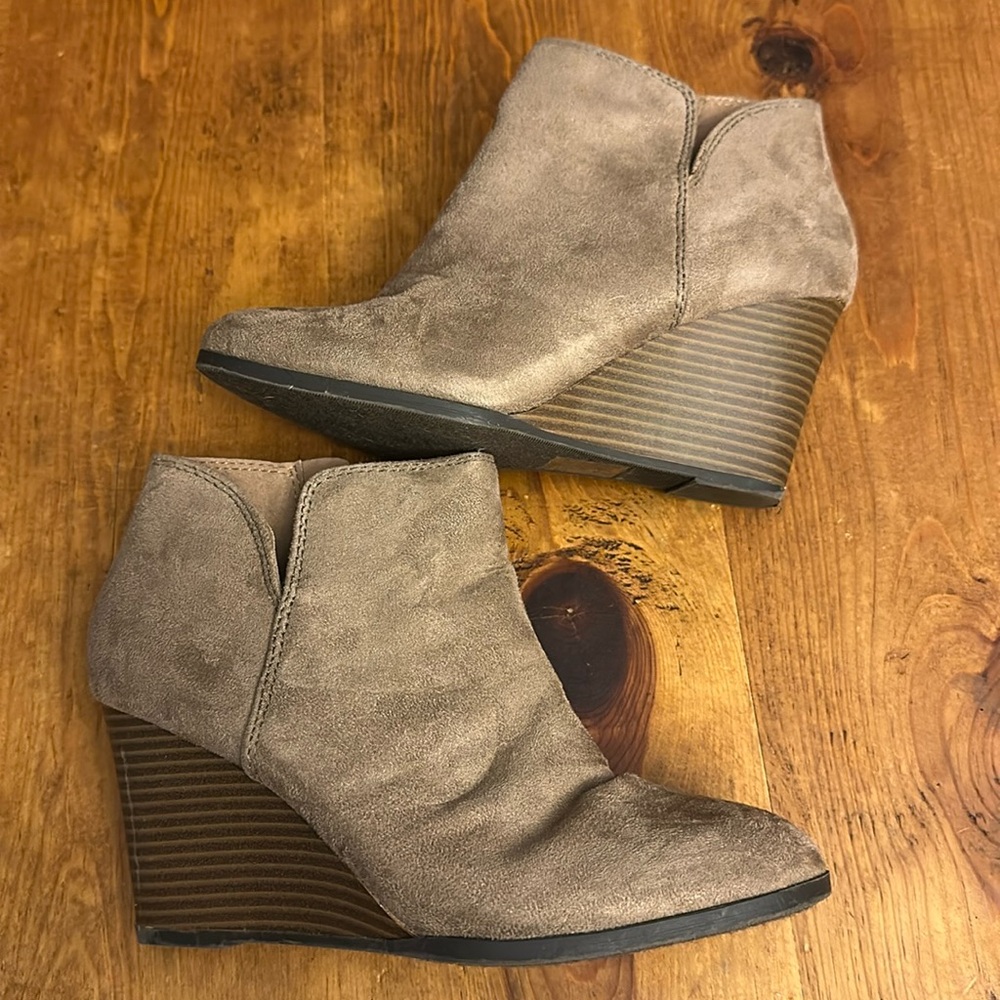 Soda Women’s Wedge‎ Boots Size 8